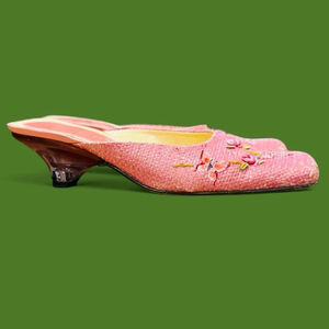 GRAYE Italy Embroidered Raffia Mule Heels US 7 Pink Floral Kitten Heel Coquette